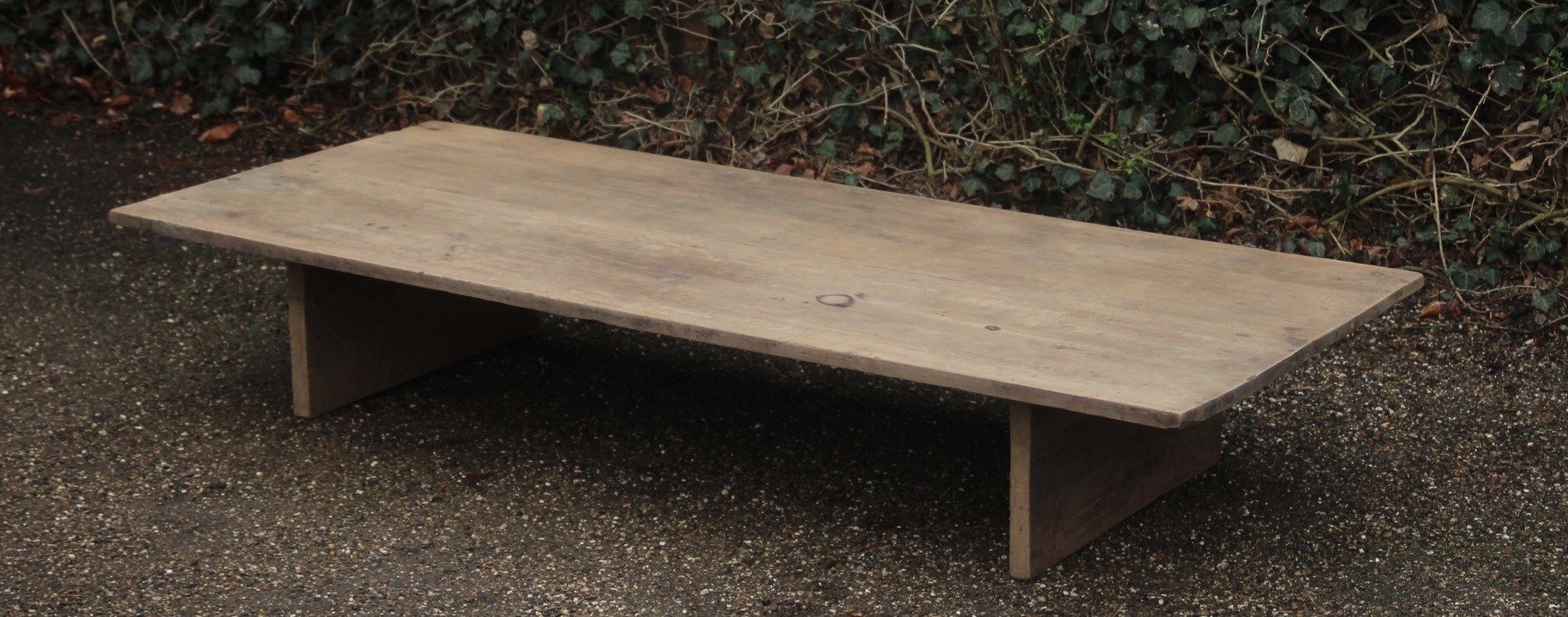 alter-gro-er-niedriger-wabi-sabi-couchtisch-